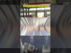 গ্রাহকরা তেল সরঞ্জাম পরিদর্শন করেন